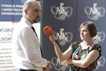 red. Ewa Chyra z Radiowej Jedynki w rozmowie z prof. Krzysztofem Kozłowskim, Przewodniczącym Komitetu Głównego MOWOS